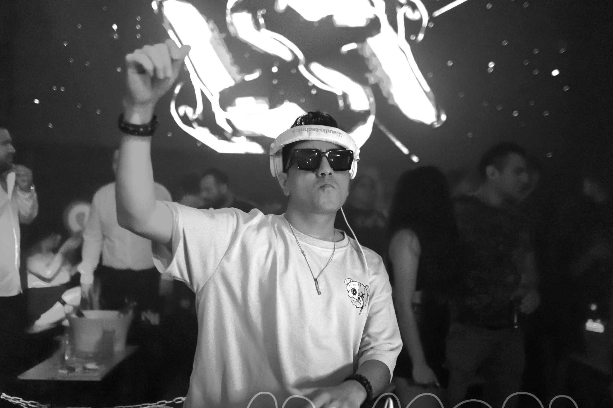 TAYRO X en presentación en vivo 3